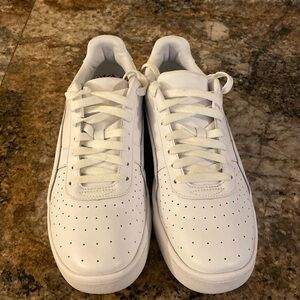 Men white leather puma gently used